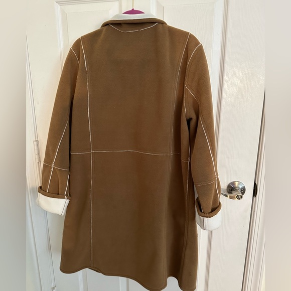 Beautiful and soft faux shearling. 3/4 length, light coat. NWOT. Size L - Picture 2 of 7